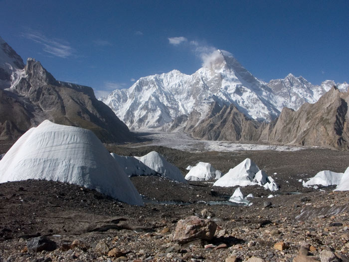 Masherbrum a ledovec Yermanendu