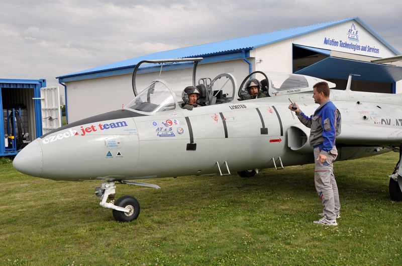 Pknej let