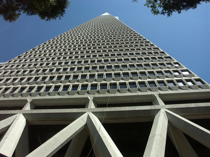 Budova ve tvaru Pyramidy