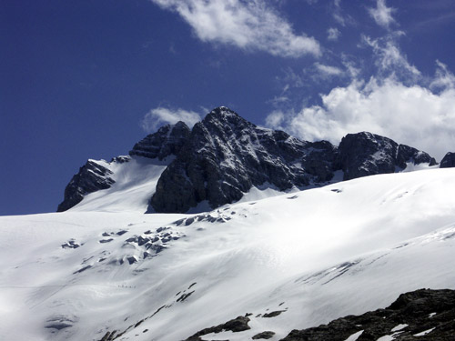 Dachstein 2995m - od nejvyho vrcholu na fotce vlevo